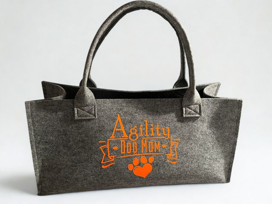 Schwarze Tasche mit orangefarbenem Aufdruck "Agility" und Pfotenmotiv.